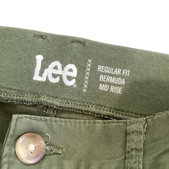 Lee Regular Fit Midrise Bermuda Shorts Olive Green Elastic Waist Women's Size 6 - Picture 2 of 8